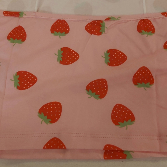 048. Strawberry Print Crop Spaghetti Straps Camisole  Size S - Picture 16 of 16